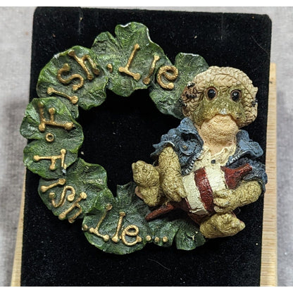 Vintage Fish Lie Fishing Frog Wreath Brooch