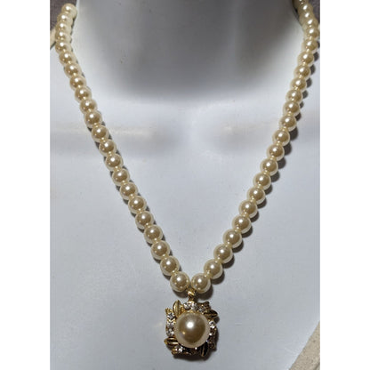 Vintage Floral Gold Pearl Rhinestone Pendant Necklace