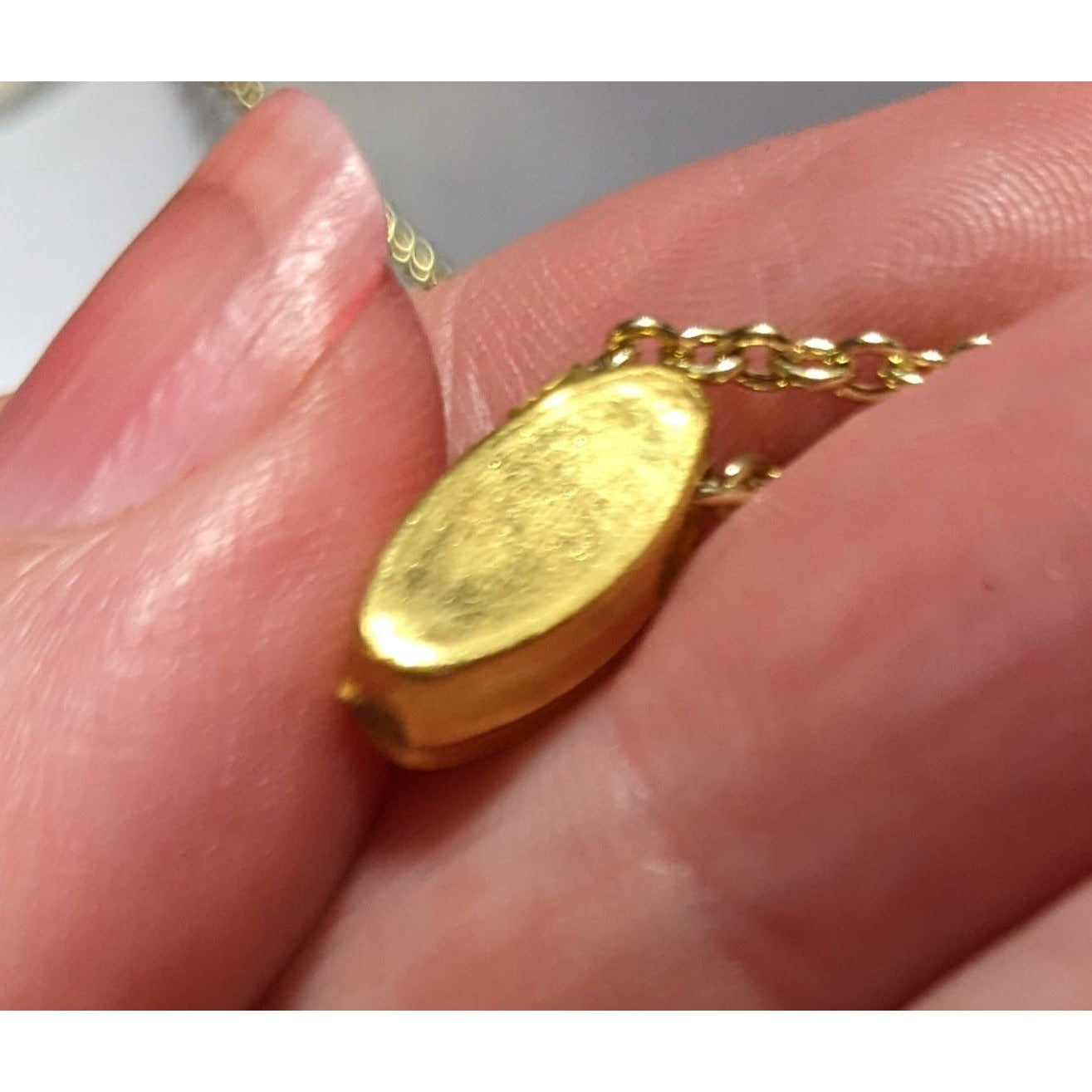 Minimalist Gold Pendant Necklace