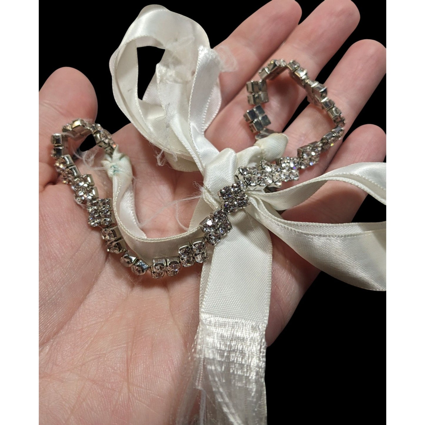 Retro Glam Sparkly Rhinestone Tie On Necklace