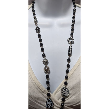 90s Style Black And White Geometric Beaded Necklace