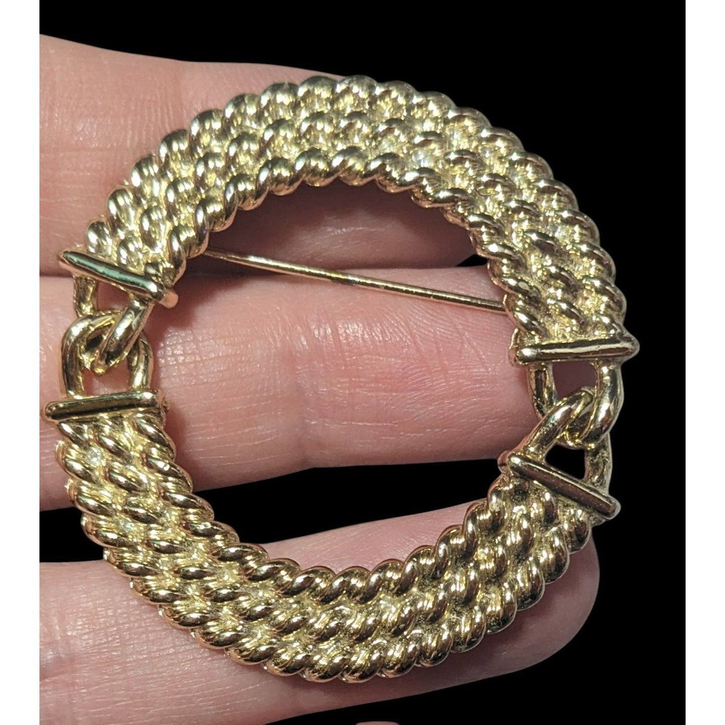 Vintage Textured Articulated Gold Tone Braided Wreath Brooch