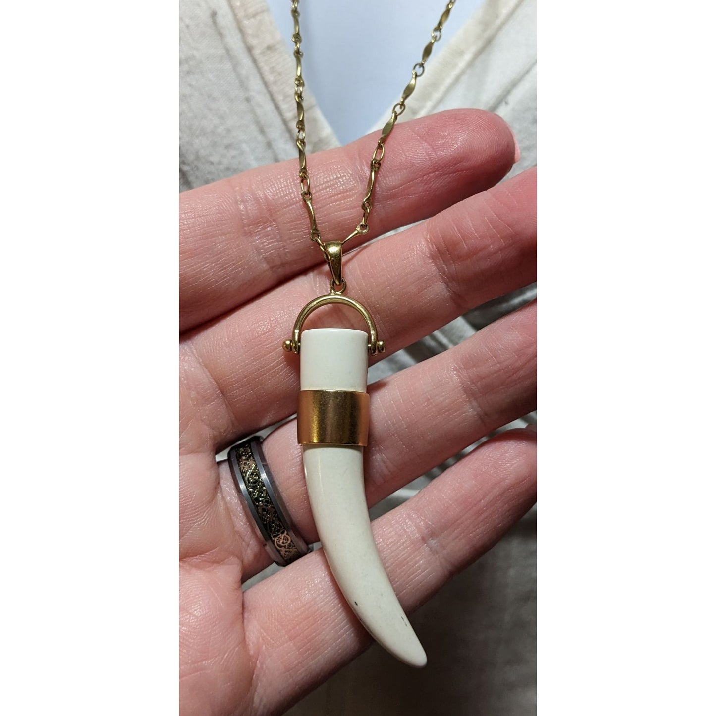 Stella & Dot Corno Lucky Horn Pendant