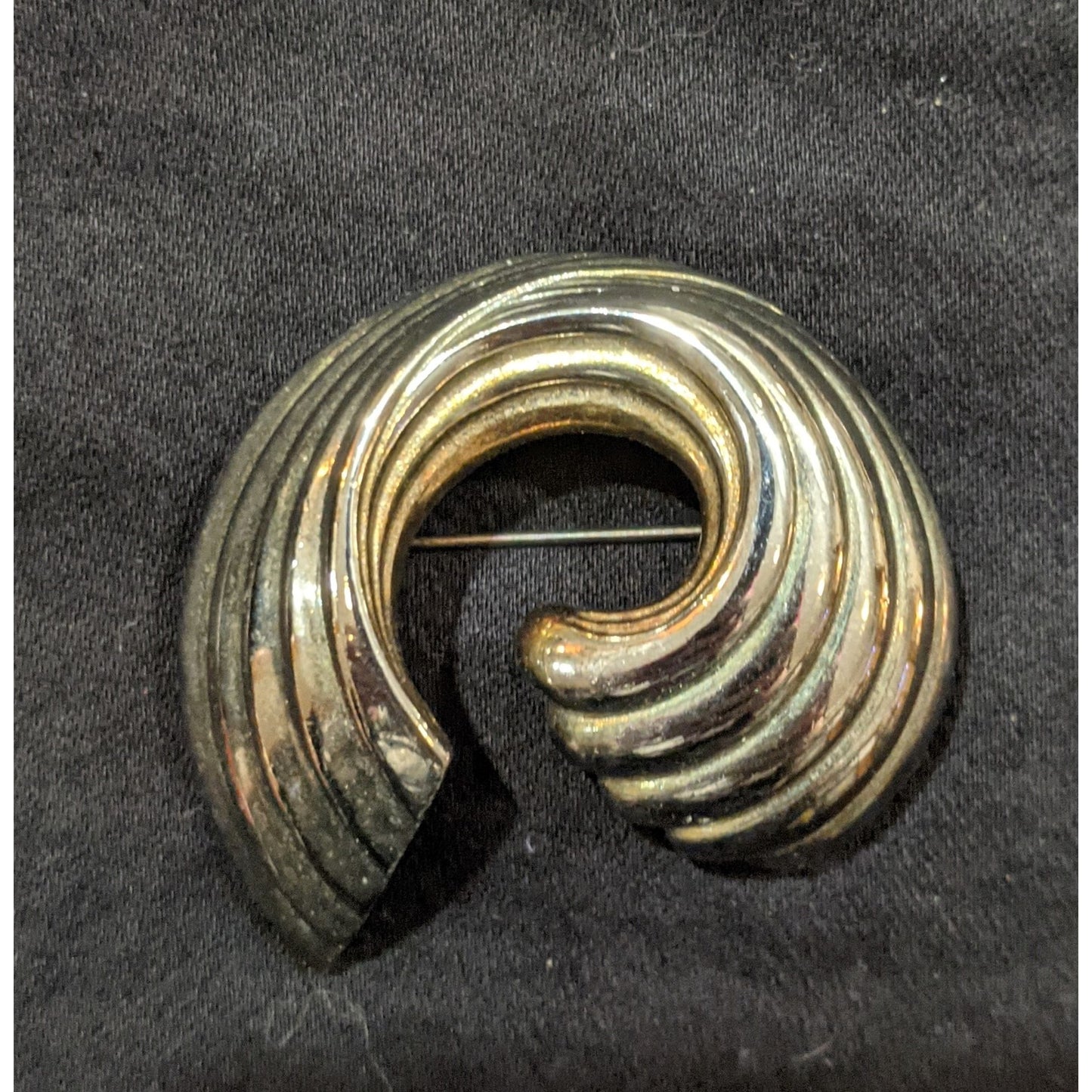 Vintage Ribbed Silver Swirl Abstract Brooch