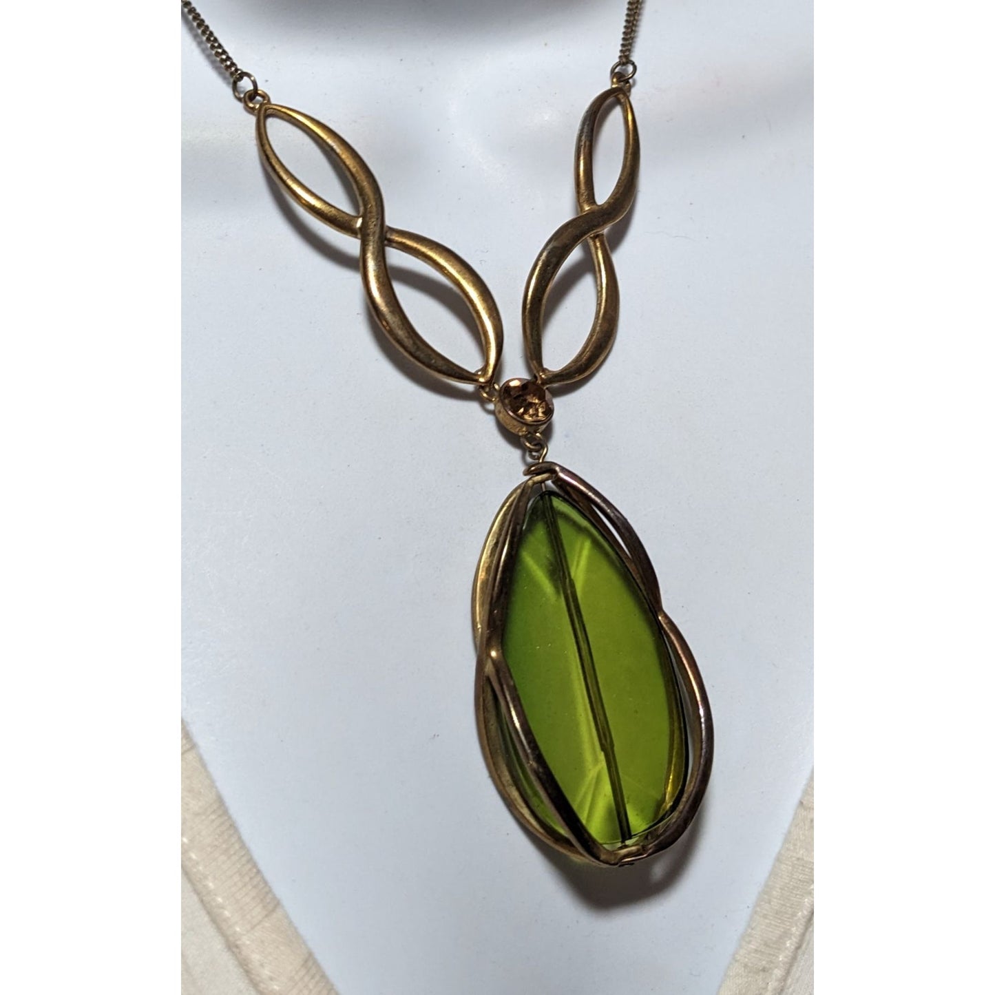 Jennifer Lopez Green And Gold Gemmed Necklace