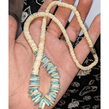 Vintage 90s Beachy Blue And White Shell Chip Beaded Necklace