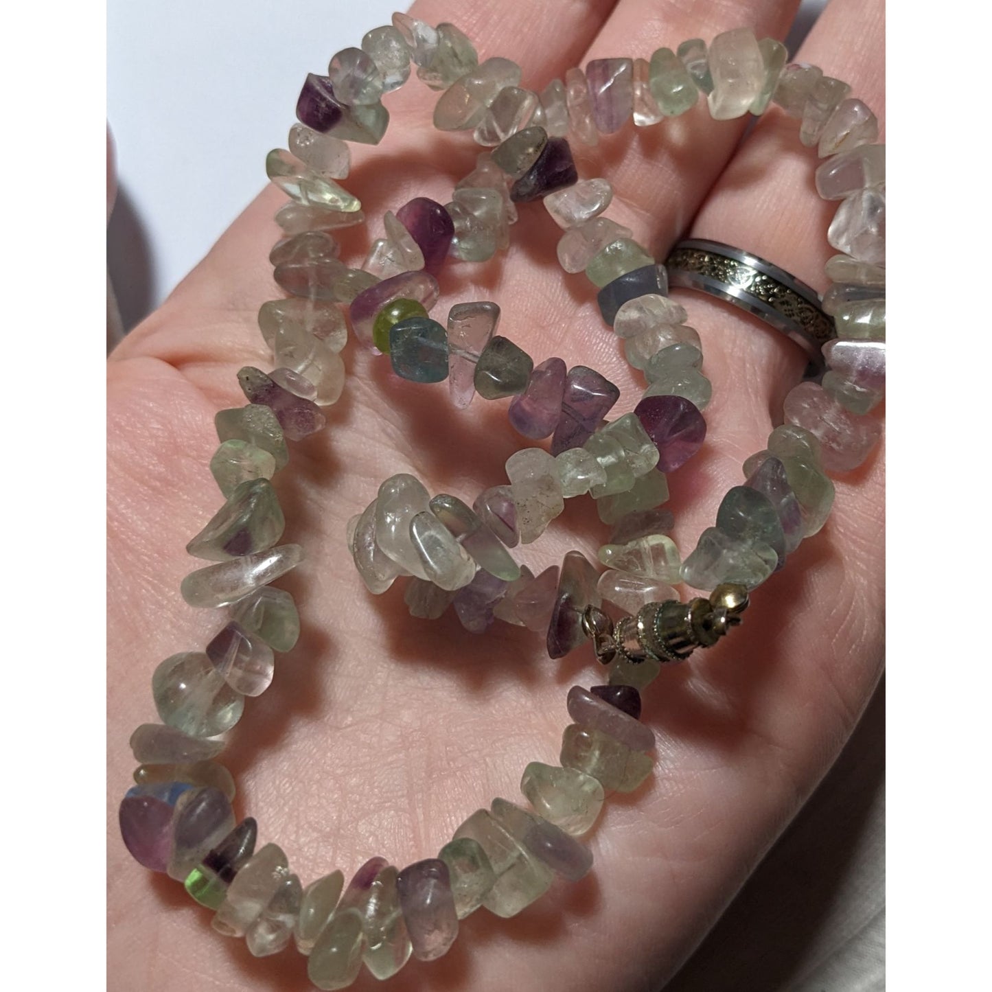 Gemstone chip neckalce.