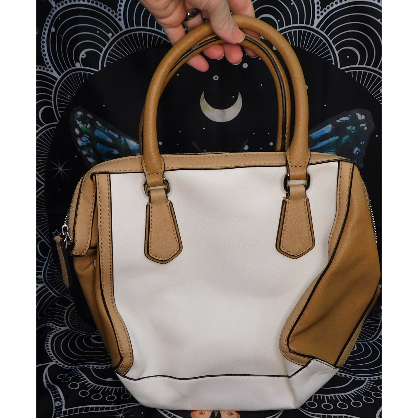 G By Guess White And Tan Bag With Removeable Strap