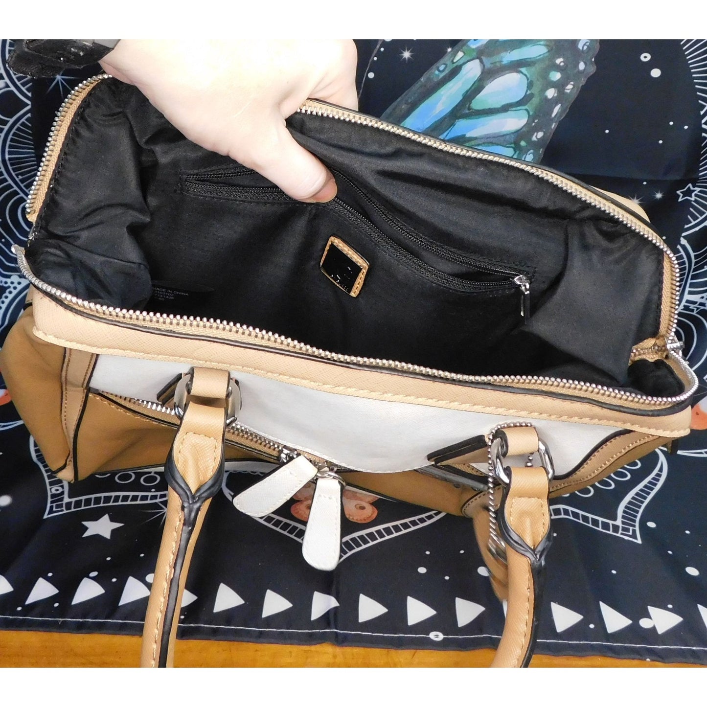 G By Guess White And Tan Bag With Removeable Strap