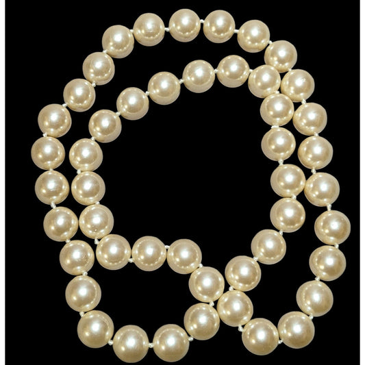 Chunky Retro Cream Faux Pearl Costume Necklace