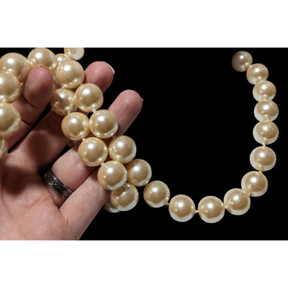 Chunky Retro Cream Faux Pearl Costume Necklace