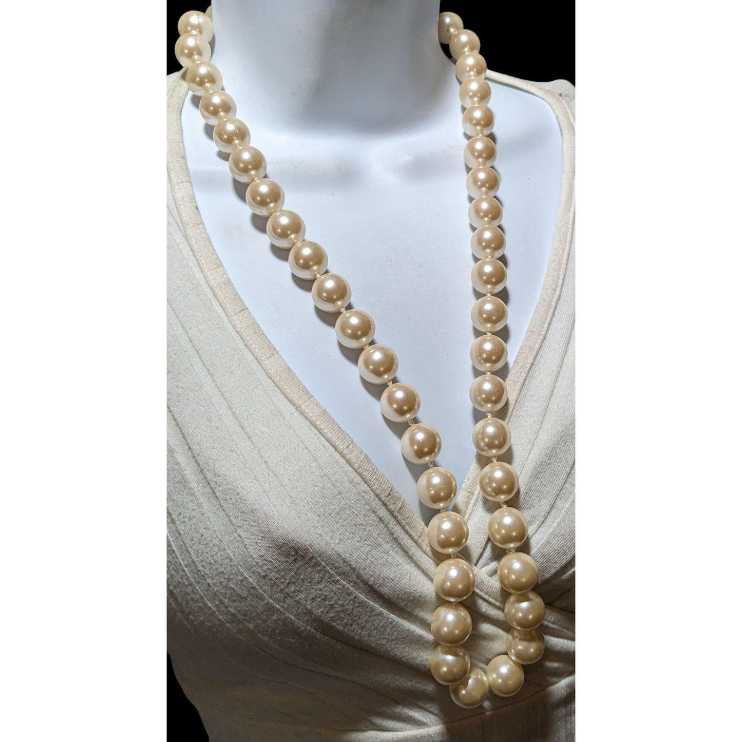 Chunky Retro Cream Faux Pearl Costume Necklace