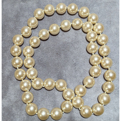 Chunky Retro Cream Faux Pearl Costume Necklace