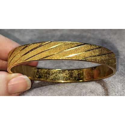 Vintage Classic Luxe Monet Gold Tone Textured Diagonal Stripe Bangle Bracelet