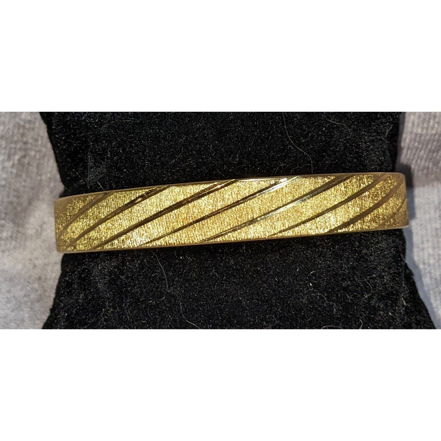 Vintage Classic Luxe Monet Gold Tone Textured Diagonal Stripe Bangle Bracelet