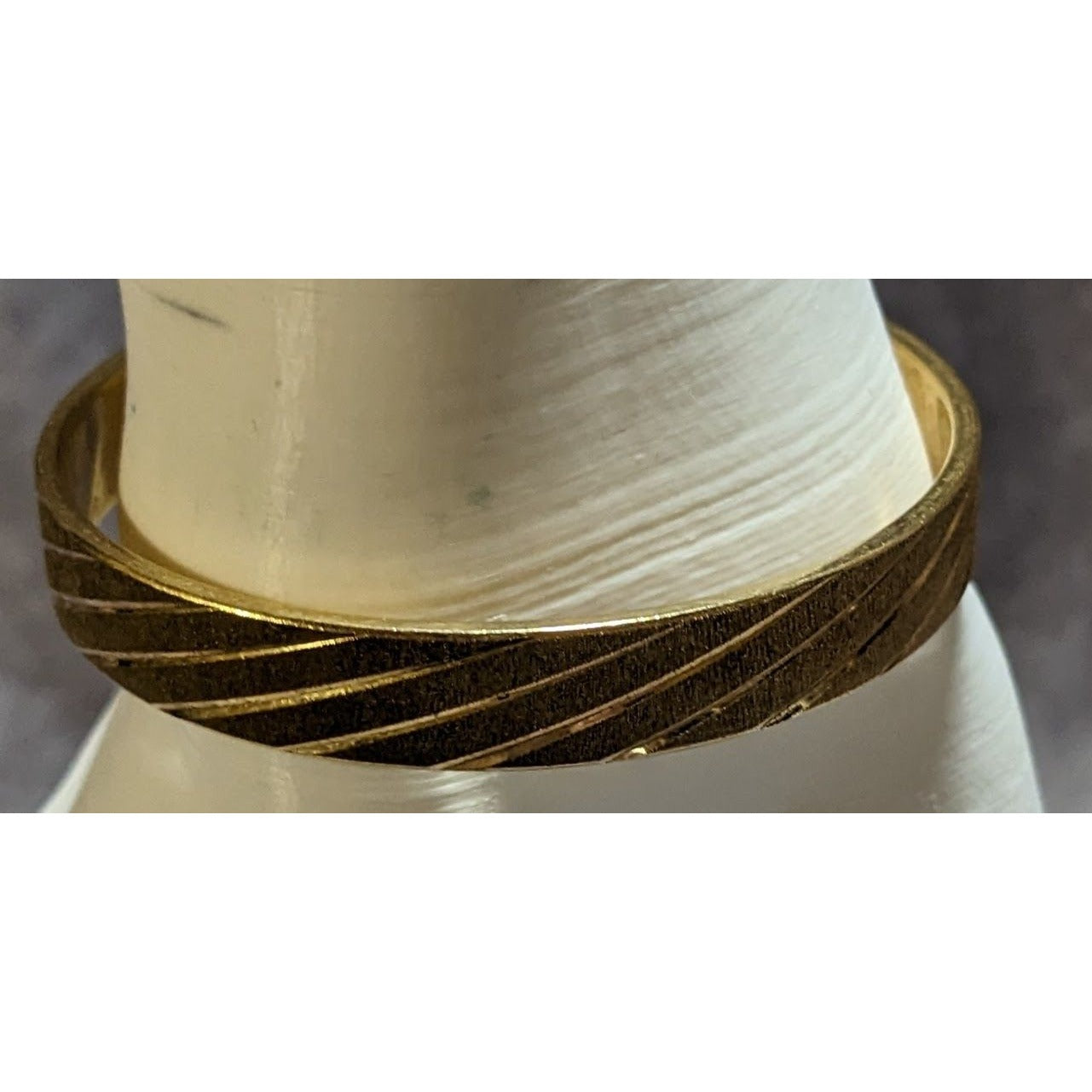 Vintage Classic Luxe Monet Gold Tone Textured Diagonal Stripe Bangle Bracelet