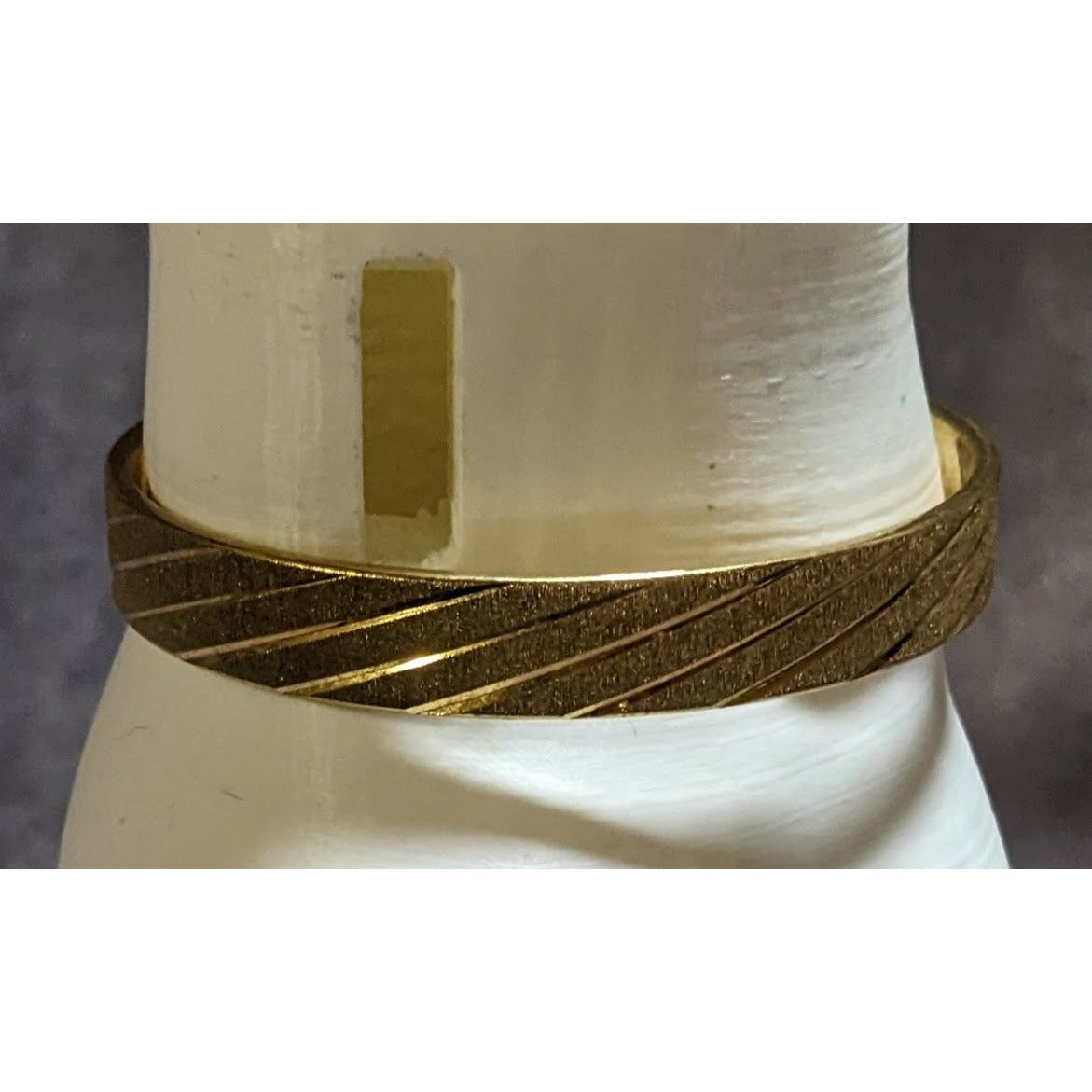 Vintage Classic Luxe Monet Gold Tone Textured Diagonal Stripe Bangle Bracelet