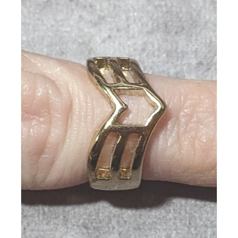 Gold Tone Slotted Chevron Fashion Ring Size 5 3/4