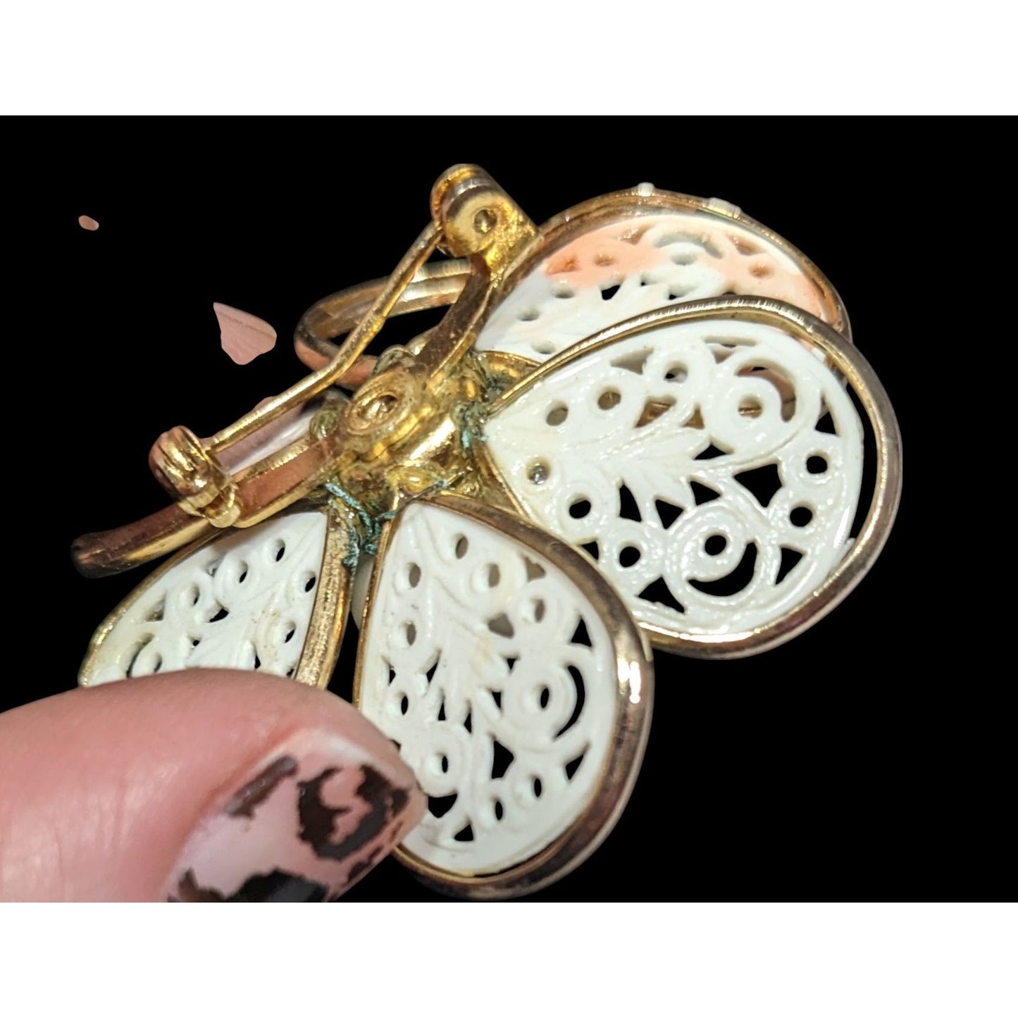 Vintage Floral Filigree White And Gold Tone Brooch