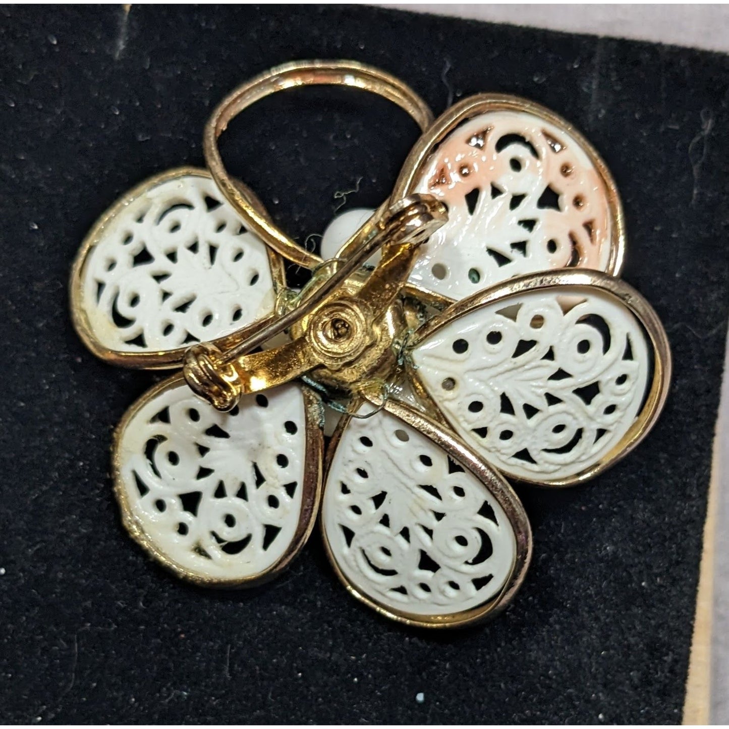 Vintage Floral Filigree White And Gold Tone Brooch