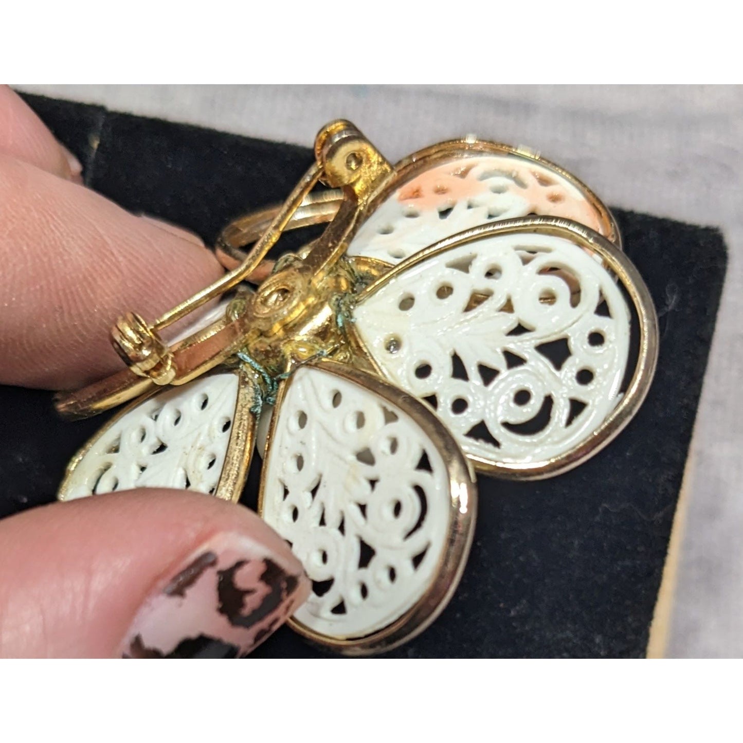 Vintage Floral Filigree White And Gold Tone Brooch