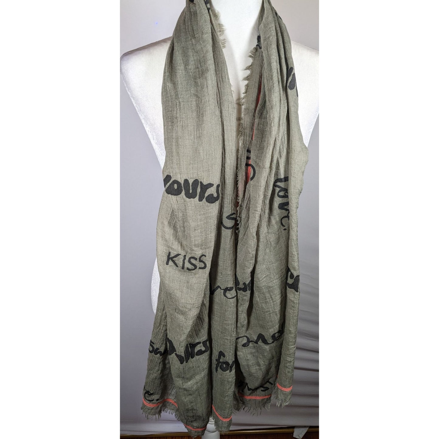 Codello Grey Love Print Scarf With Pink Contrast Stitching