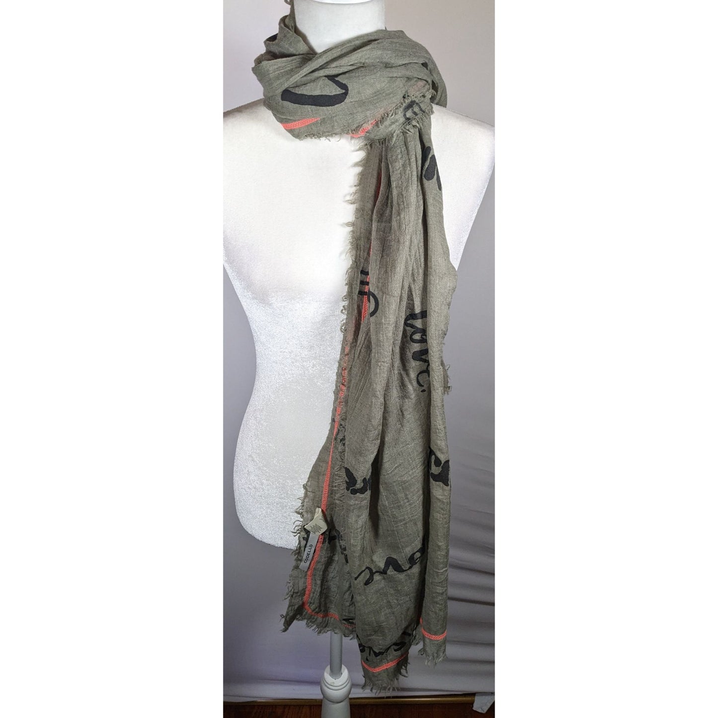 Codello Grey Love Print Scarf With Pink Contrast Stitching