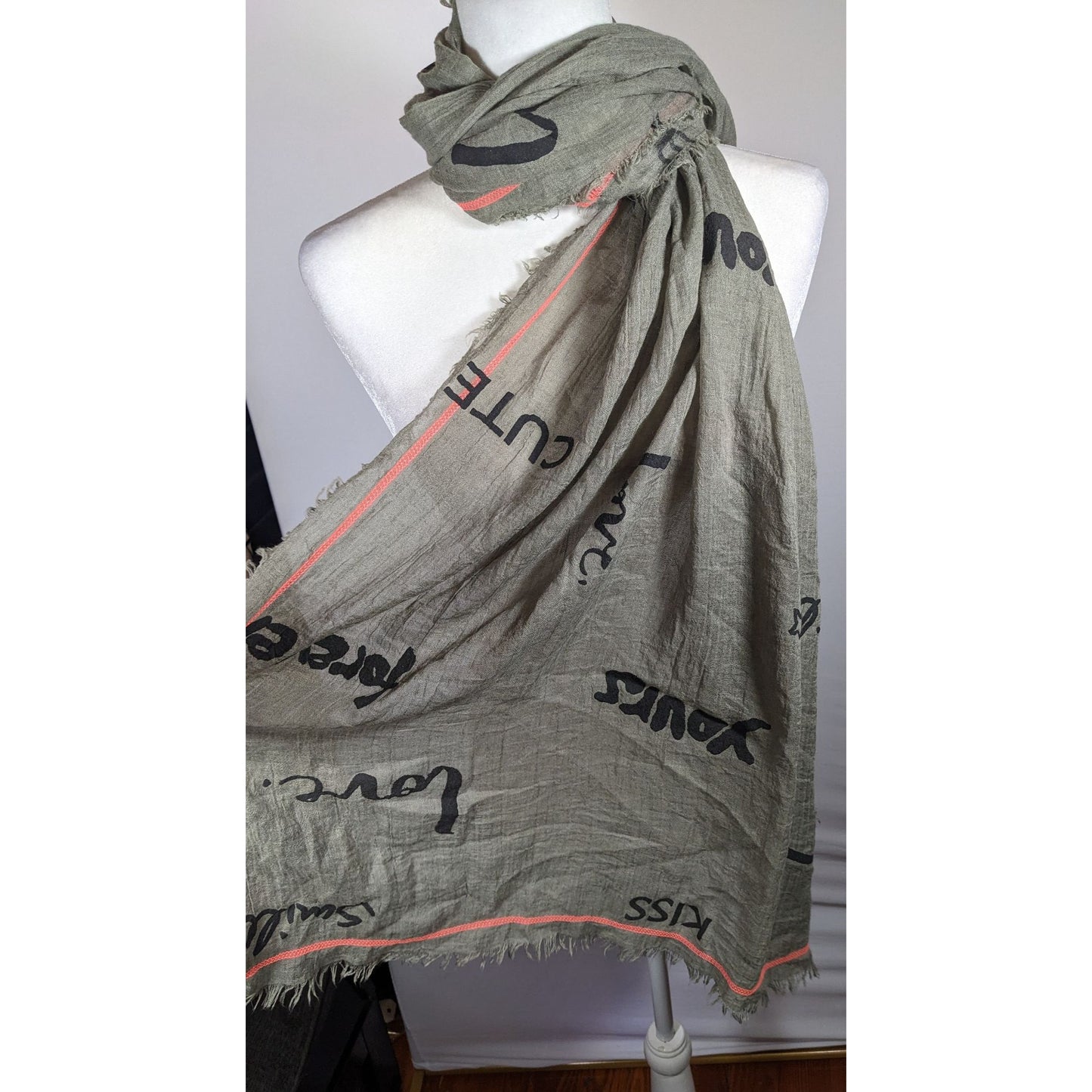 Codello Grey Love Print Scarf With Pink Contrast Stitching
