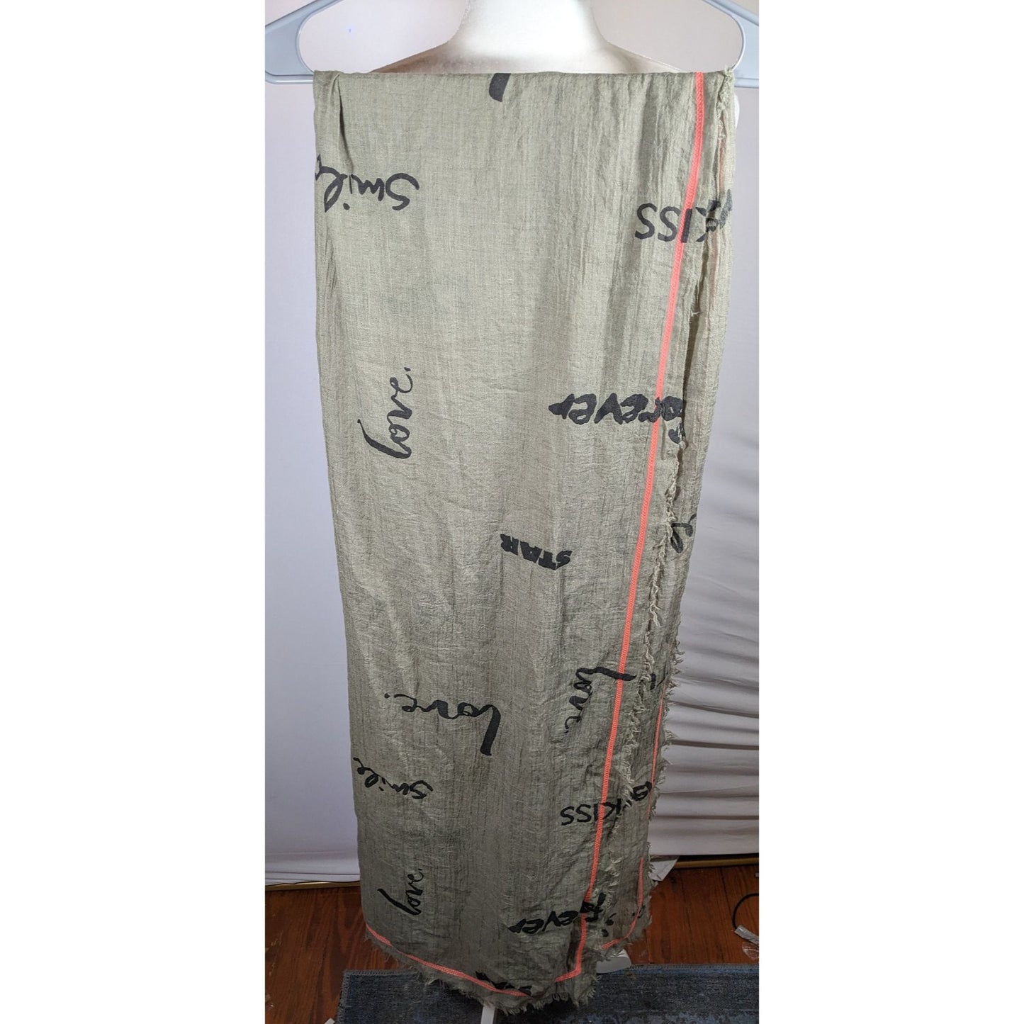 Codello Grey Love Print Scarf With Pink Contrast Stitching