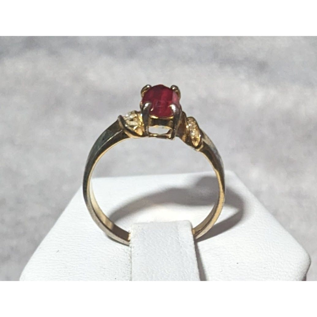 Elegant Gold Tone Ring With Red And Clear Stones Size 7