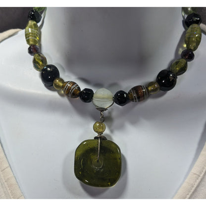 Chunky Retro Green Glass Beaded Coil Necklace
