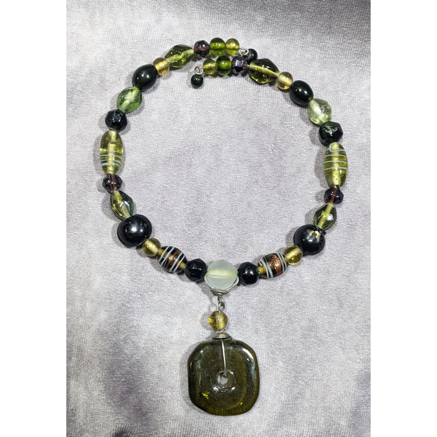 Chunky Retro Green Glass Beaded Coil Necklace