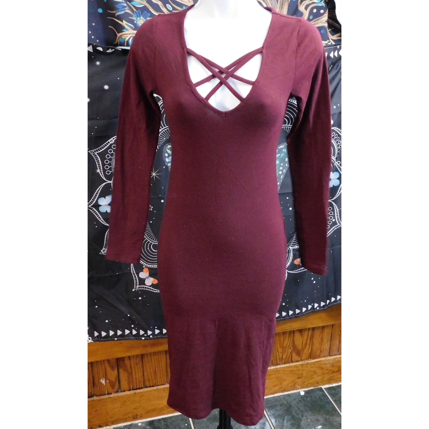 Bozzolo Burgundy Bodycon Dress With Strappy Neck