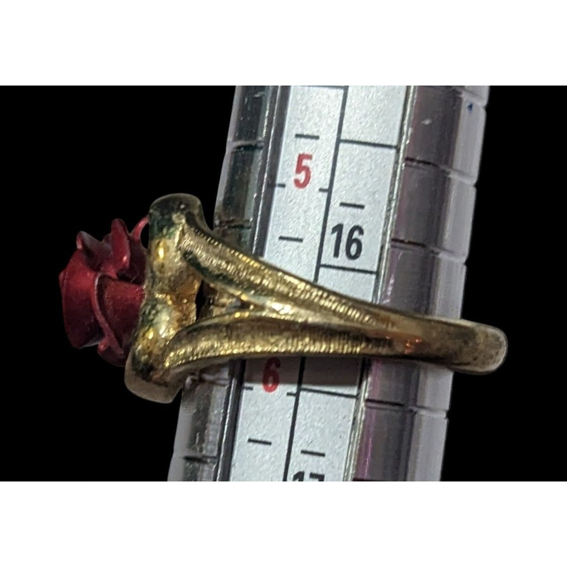 Vintage Open Heart Red Rose Gold Tone Fashion Ring Size 6