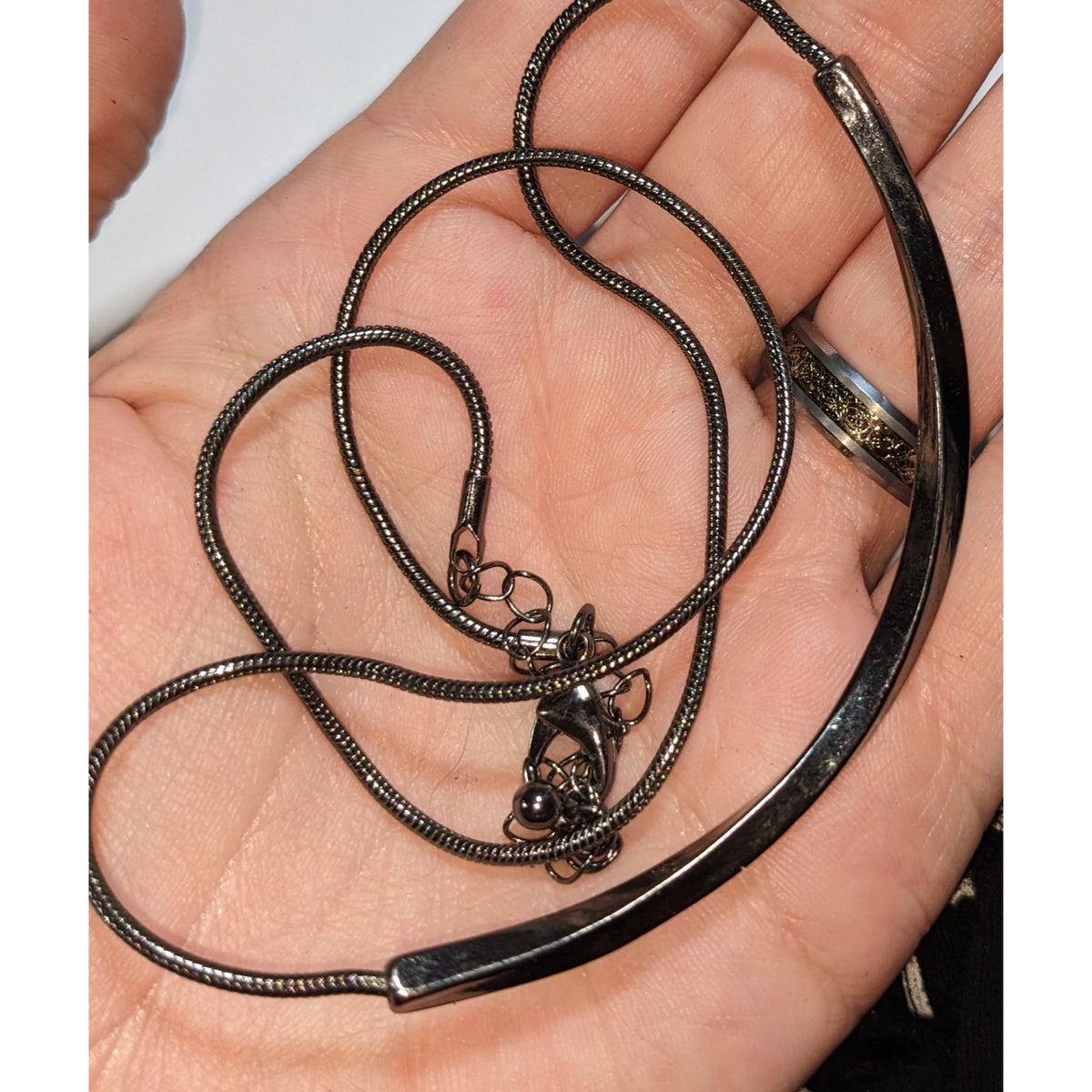 Minimalist Modernist Silver Tone Twisted Curved Bar Necklace Geometric Jewelry