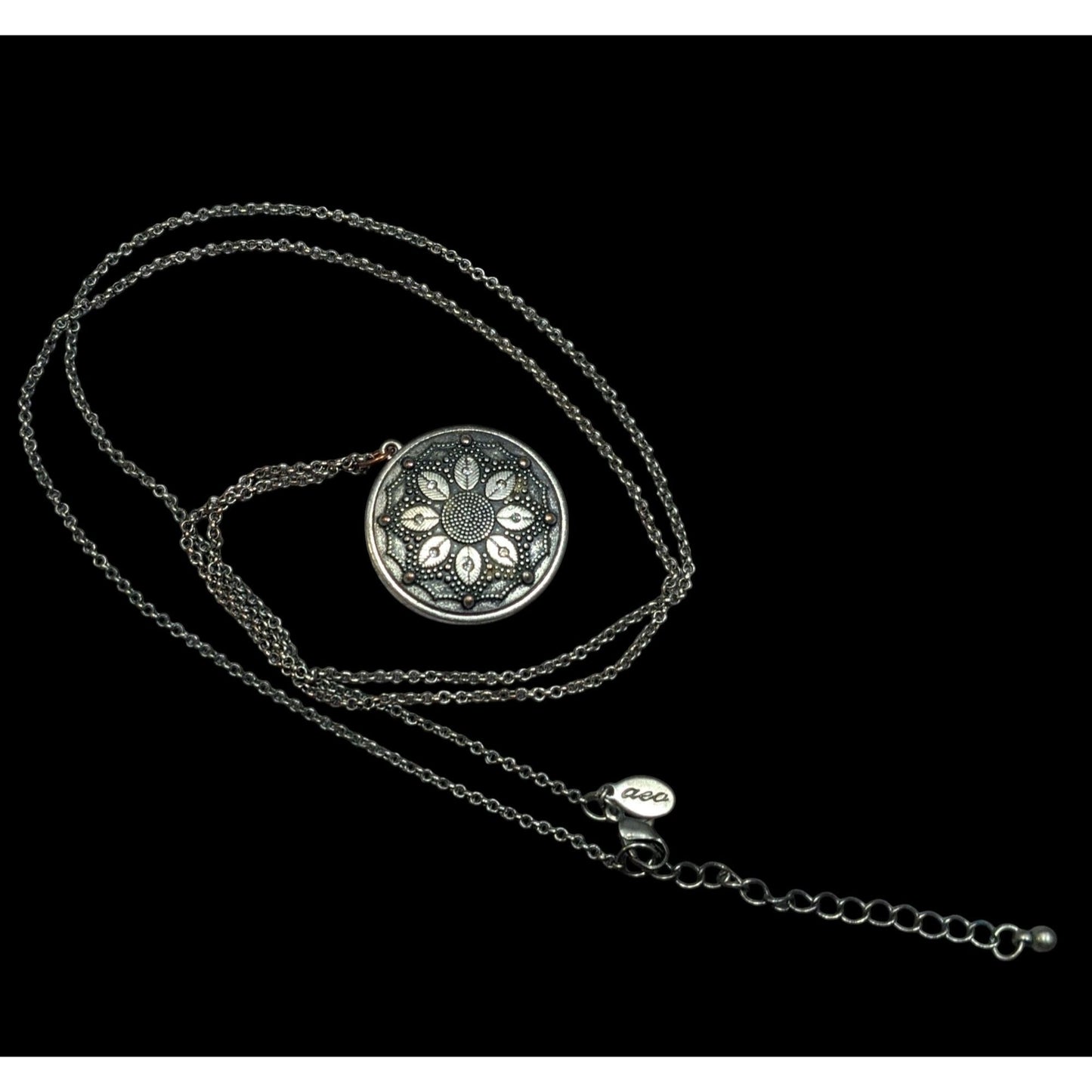 Bohemian Vintage Y2K AEO Floral Engraved Silver Tone Pendant Necklace