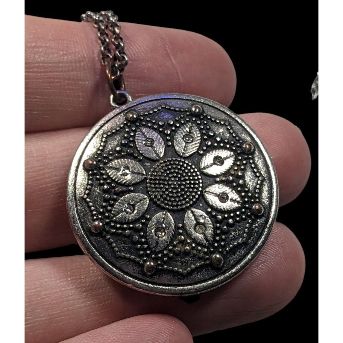 Bohemian Vintage Y2K AEO Floral Engraved Silver Tone Pendant Necklace