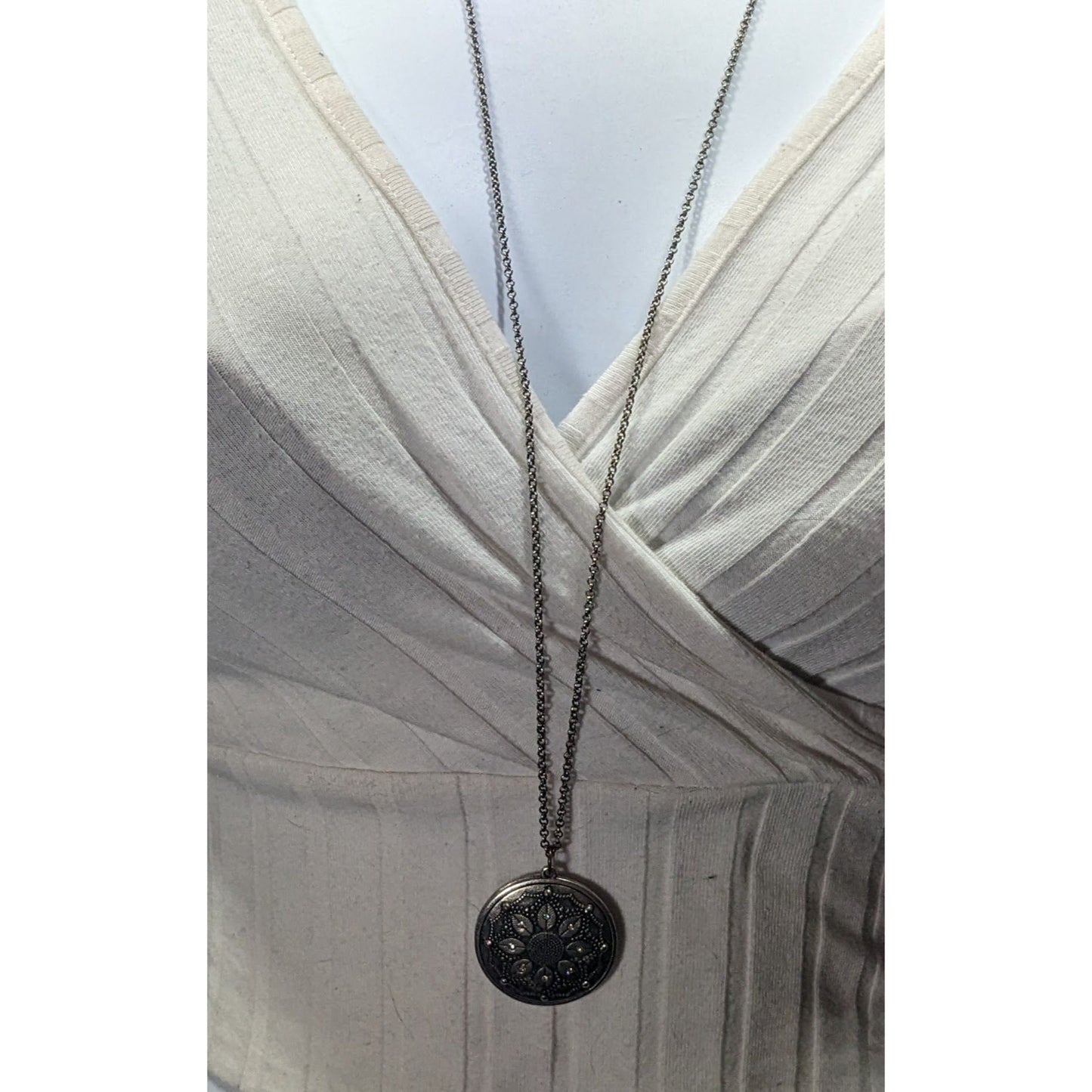 Bohemian Vintage Y2K AEO Floral Engraved Silver Tone Pendant Necklace