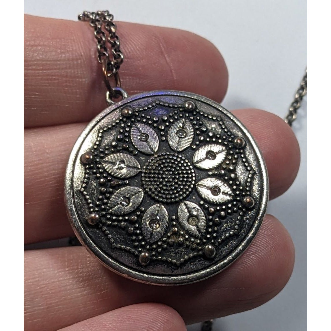 Bohemian Vintage Y2K AEO Floral Engraved Silver Tone Pendant Necklace