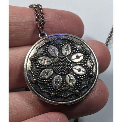 Bohemian Vintage Y2K AEO Floral Engraved Silver Tone Pendant Necklace