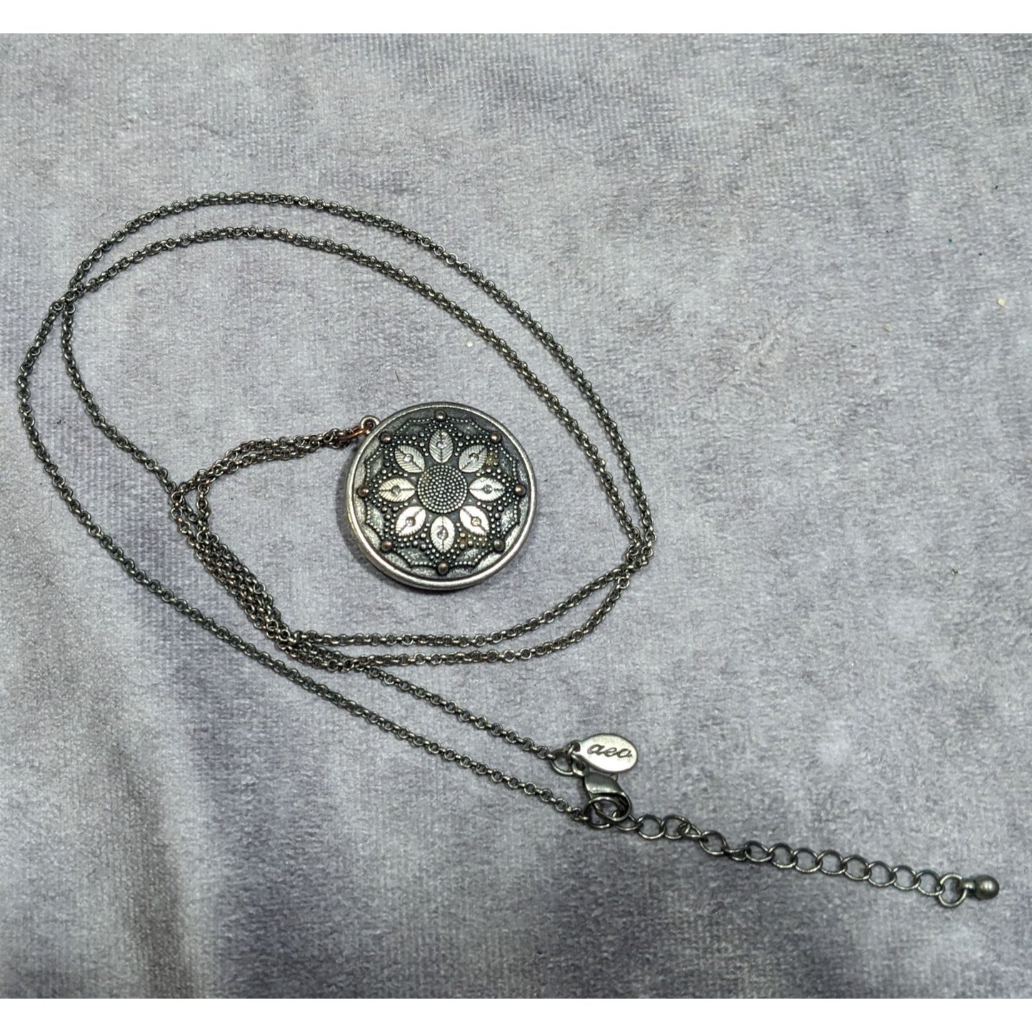 Bohemian Vintage Y2K AEO Floral Engraved Silver Tone Pendant Necklace