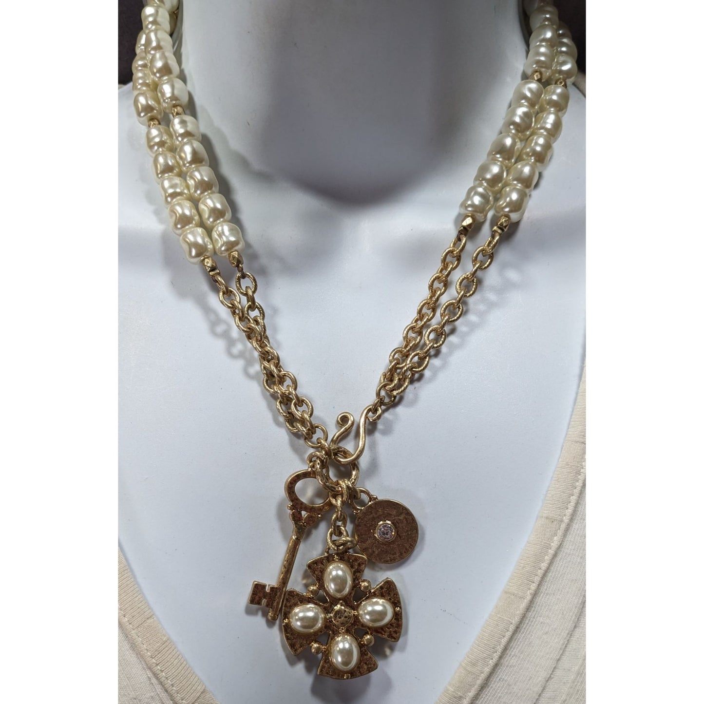 Elegant Glam Faux Pearl Hammered Gold Tone Charm Necklace
