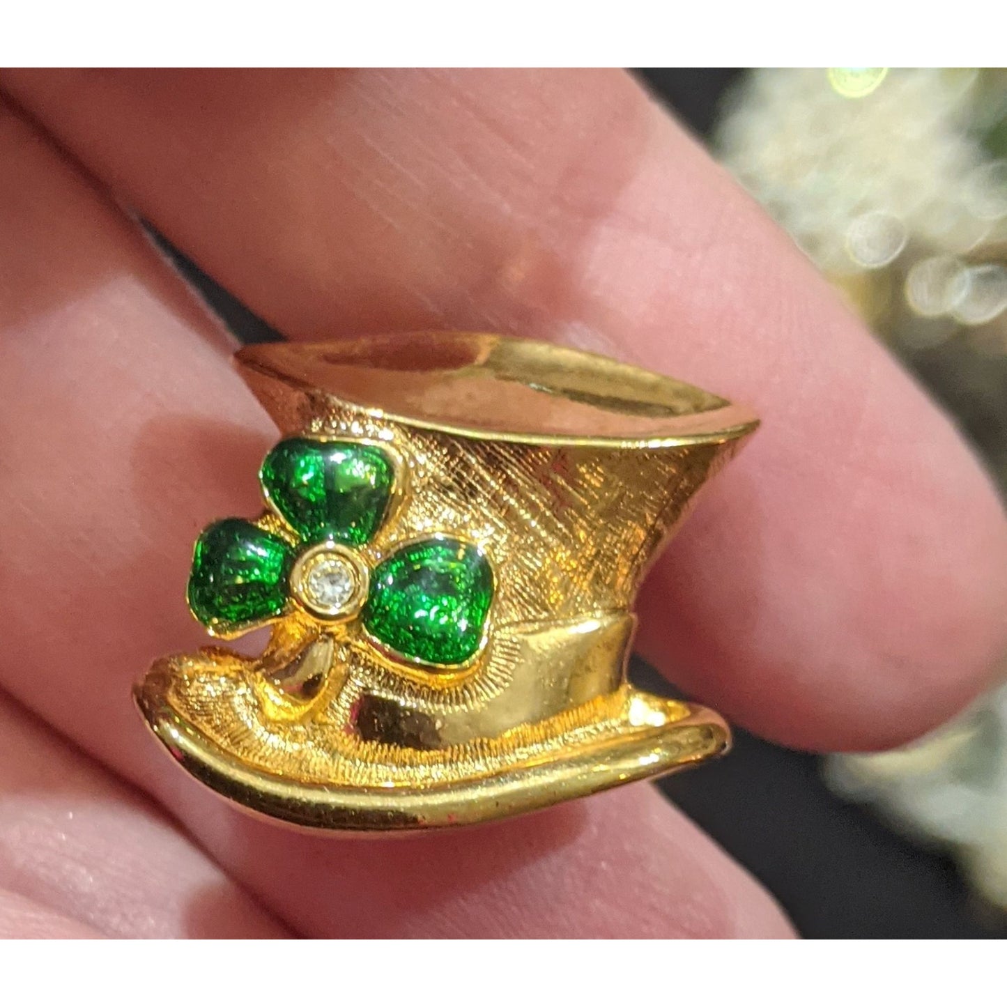 Vintage Avon Leprechaun Clover Gold Tone Hat Shaped Pin