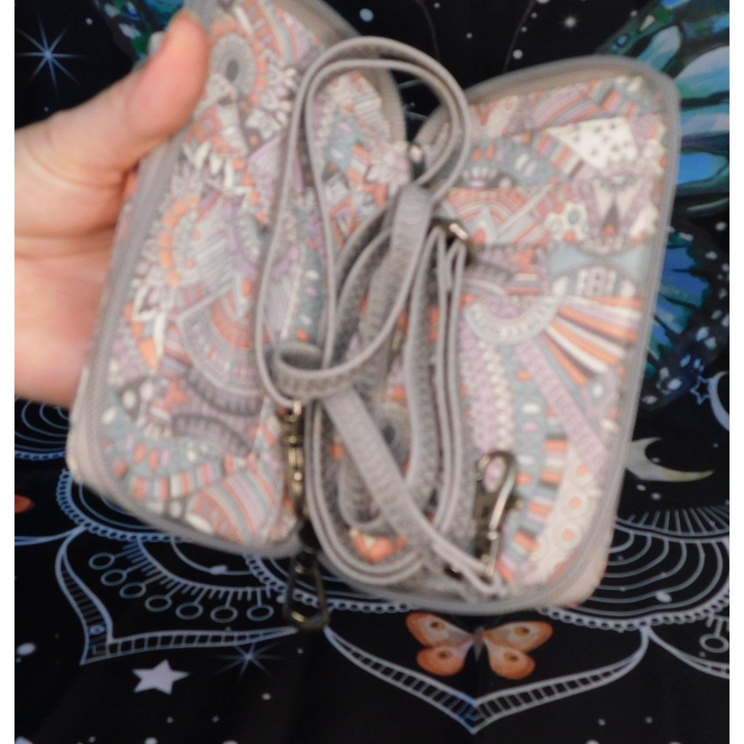 Sakroots Smartphone Artist Circle Wristlet