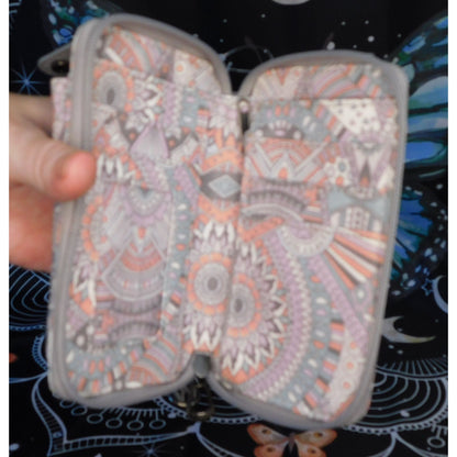 Sakroots Smartphone Artist Circle Wristlet