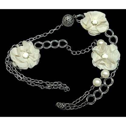 Retro Fairycore White Flower And Faux Pearl Necklace With Silver Tone Chain