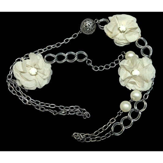 Retro Fairycore White Flower And Faux Pearl Necklace With Silver Tone Chain