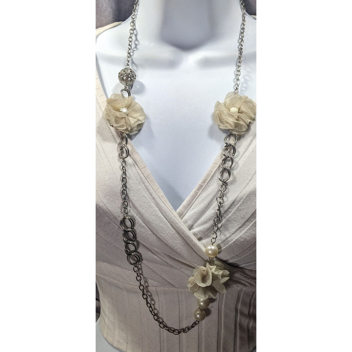Retro Fairycore White Flower And Faux Pearl Necklace With Silver Tone Chain