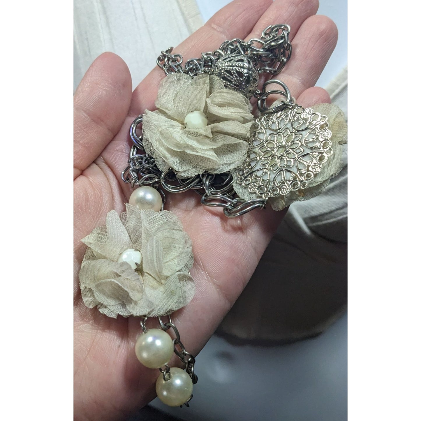 Retro Fairycore White Flower And Faux Pearl Necklace With Silver Tone Chain