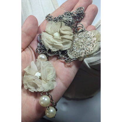 Retro Fairycore White Flower And Faux Pearl Necklace With Silver Tone Chain